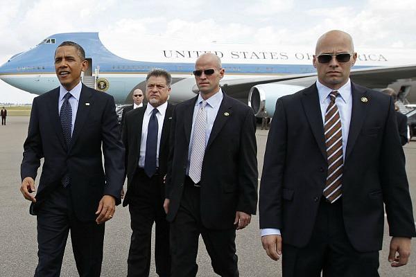 U.S. Secret Service agents handle presidential protection