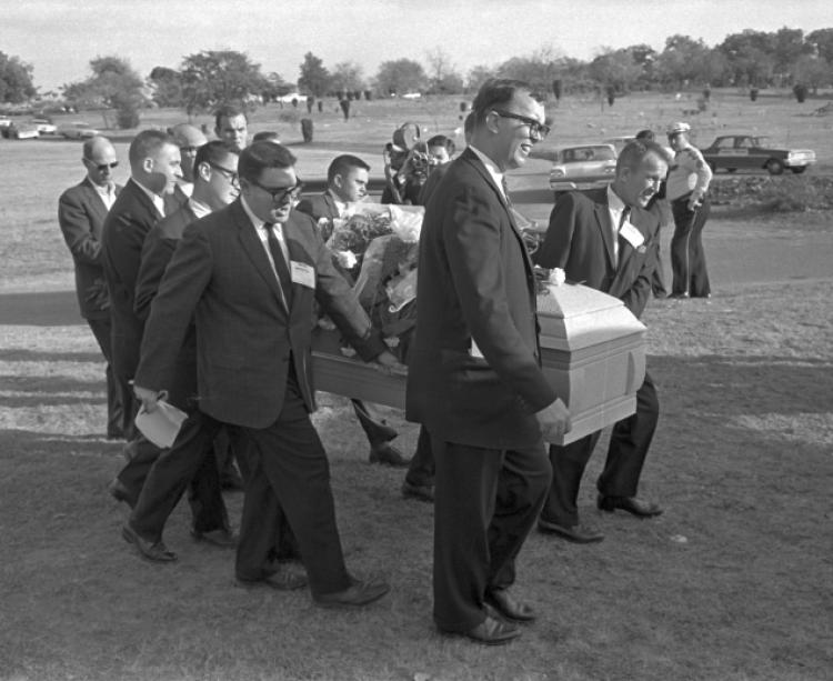 Reporters step in as pallbearers at Lee Harvey Oswald’s burial