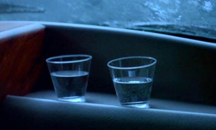 Vibrations in water glasses in the Steven Spielberg movie ‘Jurassic Park’