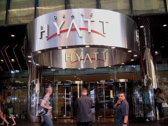 Entrance of the Grand Hyatt hotel (New York)